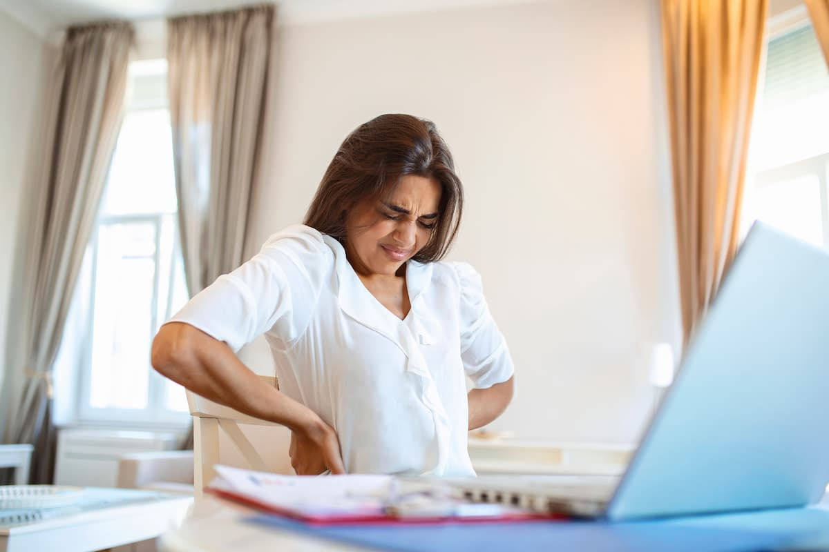 portrait-young-stressed-woman-sitting-home-office-desk-front-laptop-touching-aching-back-with-pained-expression-suffering-from-backache-after-working-laptop (1) portrait-young-stressed-woman-sitting-home-office-desk-front-laptop-touching-aching-back-with-pained-expression-suffering-from-backache-after-working-laptop (1)